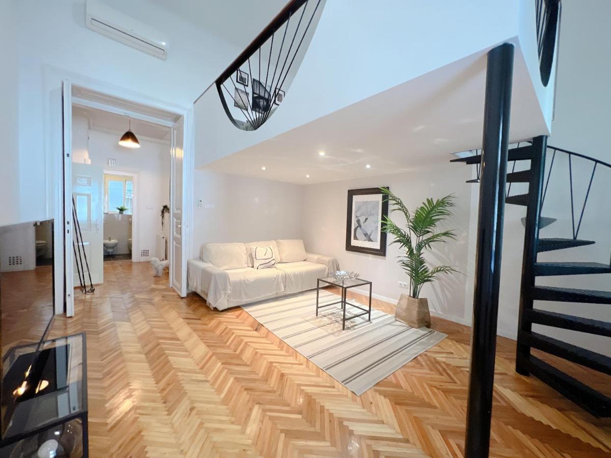 Happy Hours-family Affair-budapest Iconic Postcode Apartment Budapest