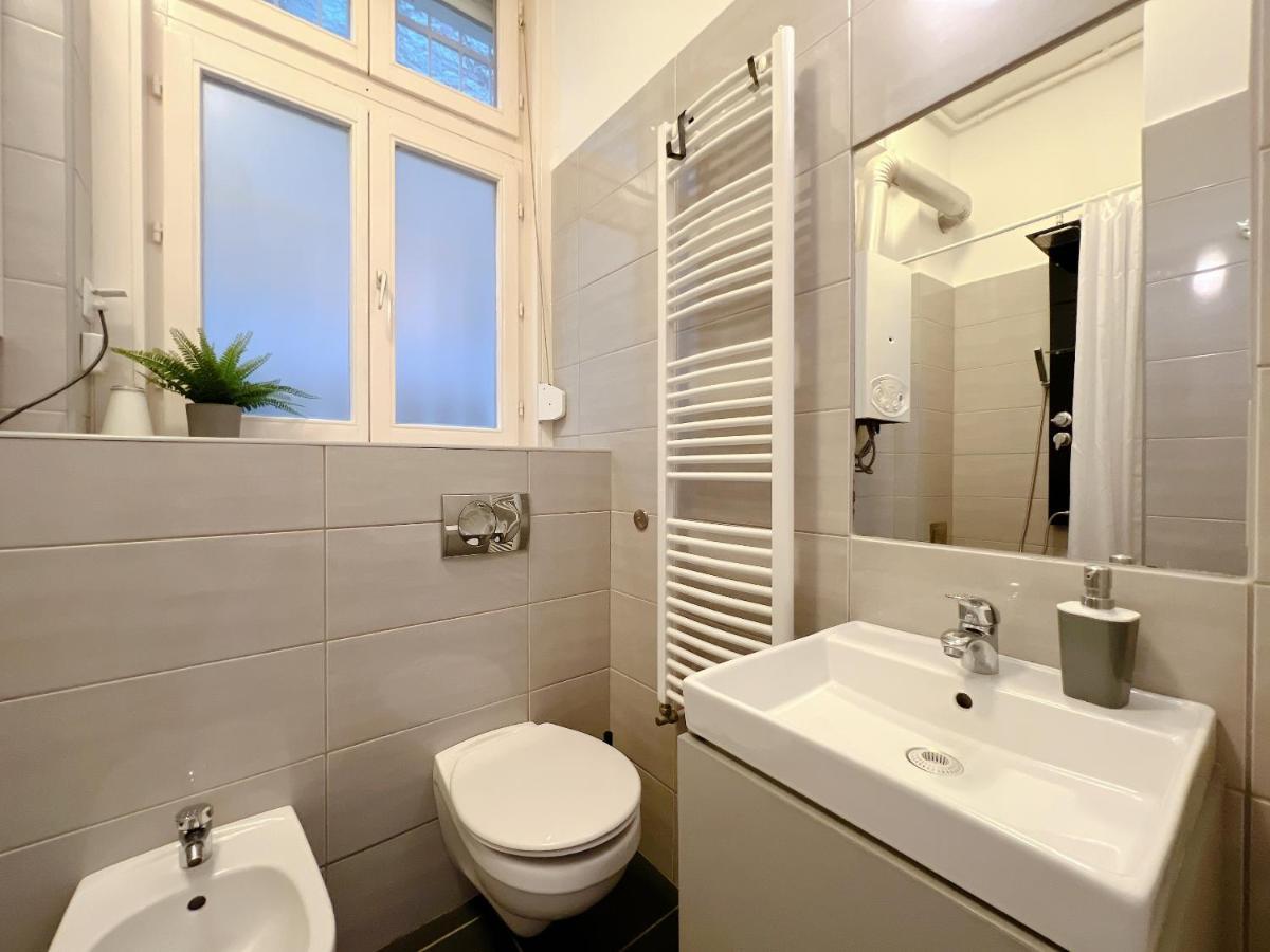 Happy Hours-family Affair-budapest Iconic Postcode Apartment Budapest